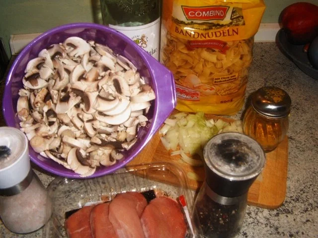 Rezept: Kalbsmedaillons mit Champignonnudeln Bild Nr. 2 Kalbsmedaillons mit Champignonnudeln - Rezept - Bild Nr. 2