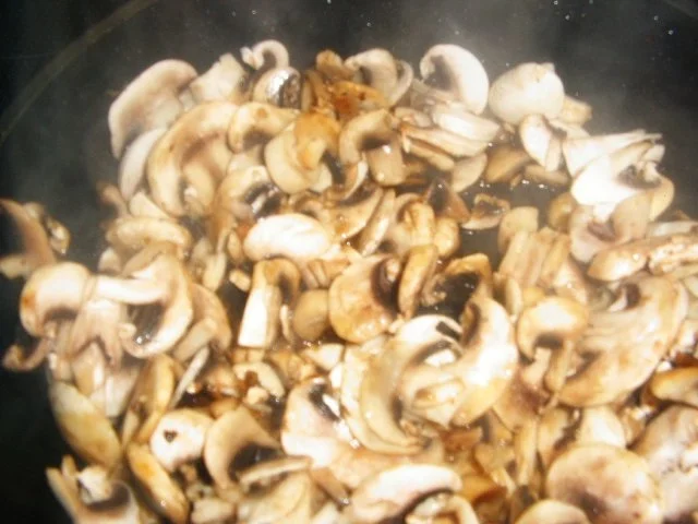 Rezept: Kalbsmedaillons mit Champignonnudeln Bild Nr. 5 Kalbsmedaillons mit Champignonnudeln - Rezept - Bild Nr. 5