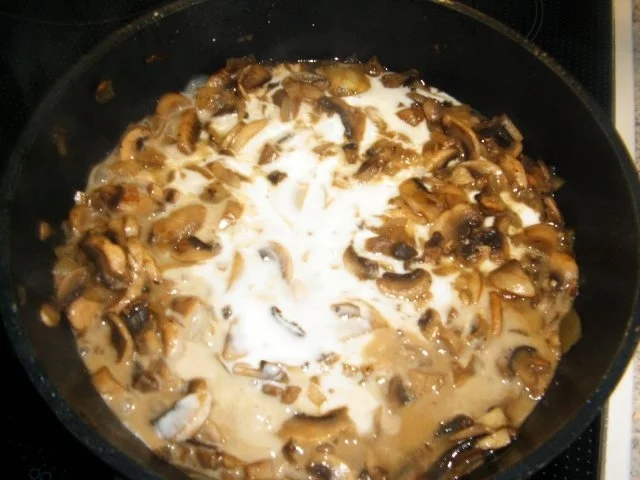 Rezept: Kalbsmedaillons mit Champignonnudeln Bild Nr. 6 Kalbsmedaillons mit Champignonnudeln - Rezept - Bild Nr. 6