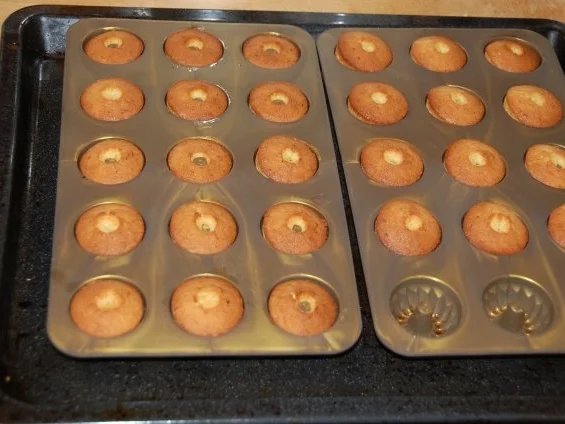 GETRÄNKTE ORANGEN - MINI - GUGELHÖPFLI - Rezept - Bild Nr. 4