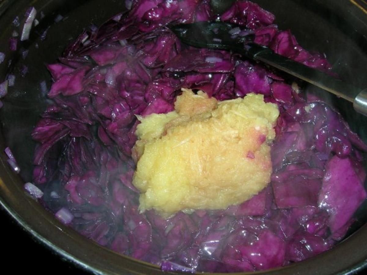 gezupfter Rotkohl  und 1 Woche eingelegt  neben Hasenkeulen und Knödeln - Rezept - Bild Nr. 5