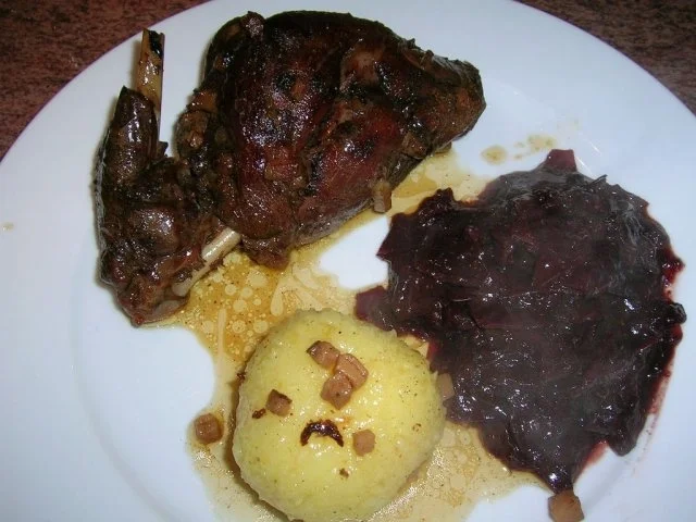 gezupfter Rotkohl  und 1 Woche eingelegt  neben Hasenkeulen und Knödeln - Rezept - Bild Nr. 6