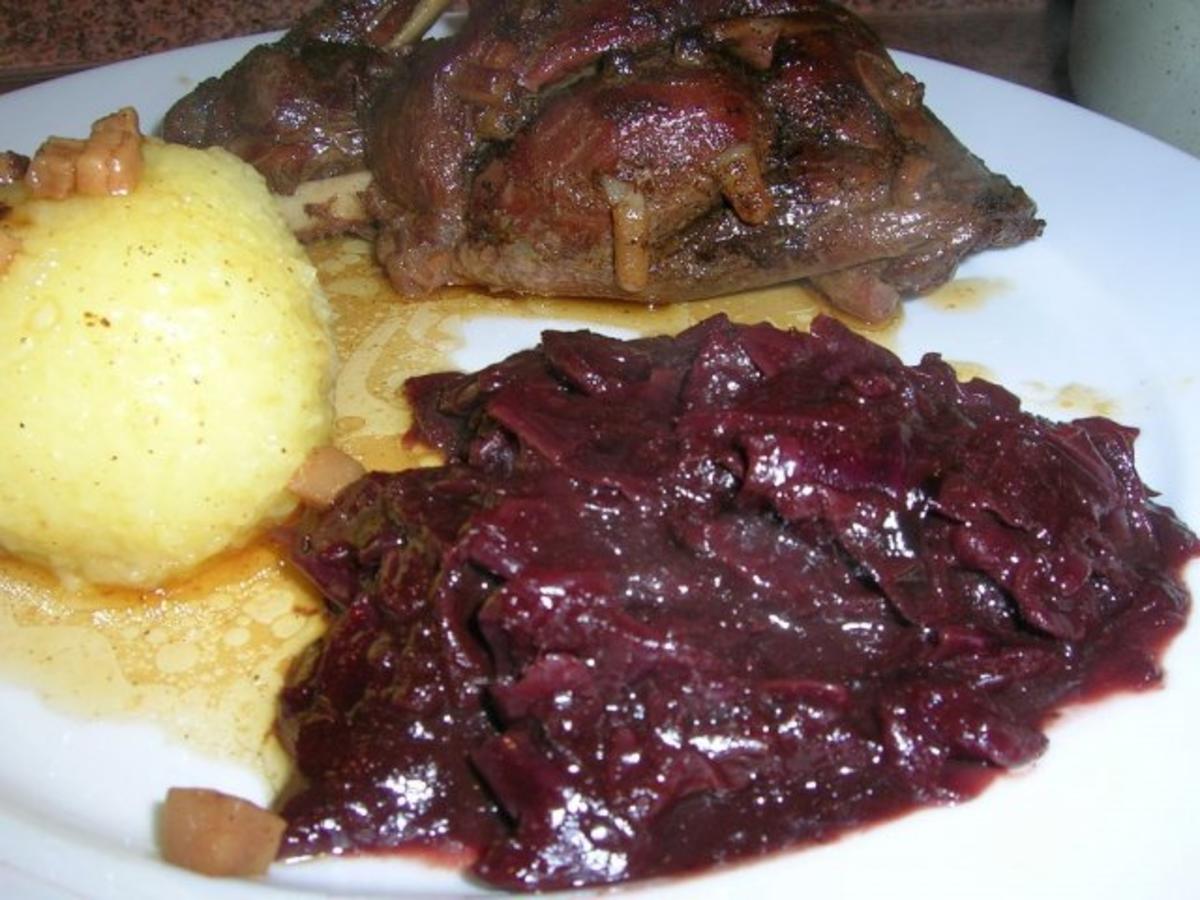 gezupfter Rotkohl  und 1 Woche eingelegt  neben Hasenkeulen und Knödeln - Rezept - Bild Nr. 7