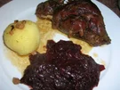 gezupfter Rotkohl  und 1 Woche eingelegt  neben Hasenkeulen und Knödeln - Rezept