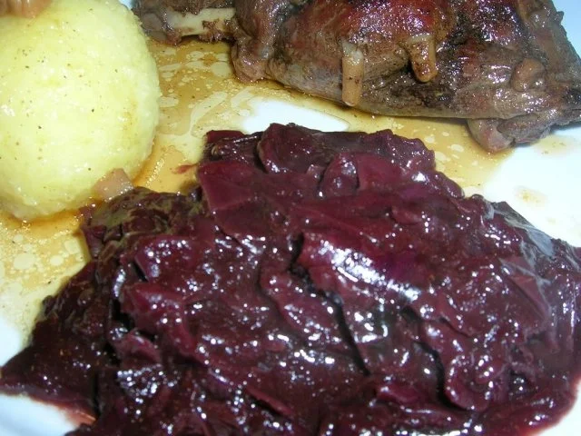 gezupfter Rotkohl  und 1 Woche eingelegt  neben Hasenkeulen und Knödeln - Rezept - Bild Nr. 8