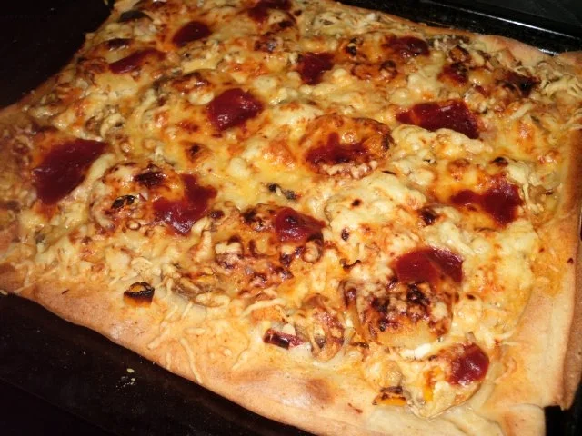 Pizza mit Hähnchen und Champignons - Rezept