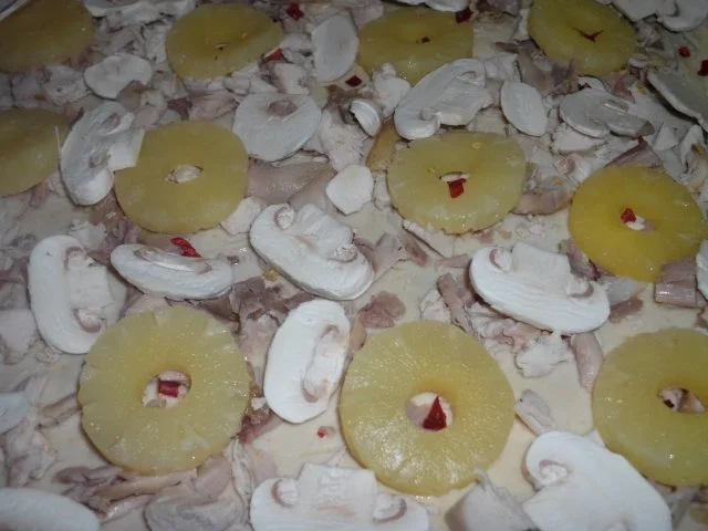 Pizza mit Hähnchen und Champignons - Rezept - Bild Nr. 6