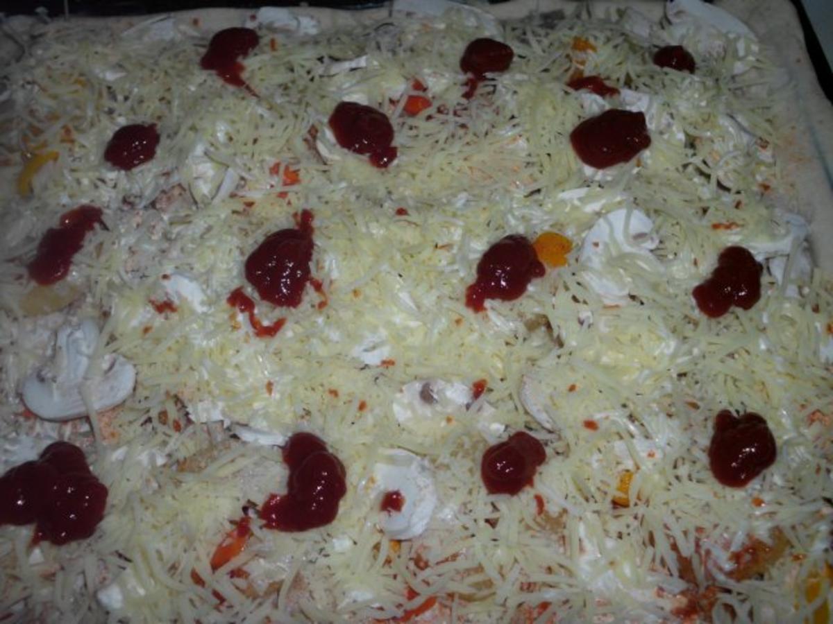 Pizza mit Hähnchen und Champignons - Rezept - Bild Nr. 9