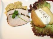 Salzbraten mit Senfkruste an Wirsinggemüse und Folienkartoffel mit Kräuterquark - Rezept