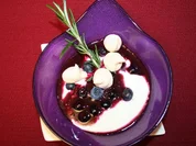 Blaubeerjoghurtcreme mit Rosmarin und Baiserhaube - Rezept
