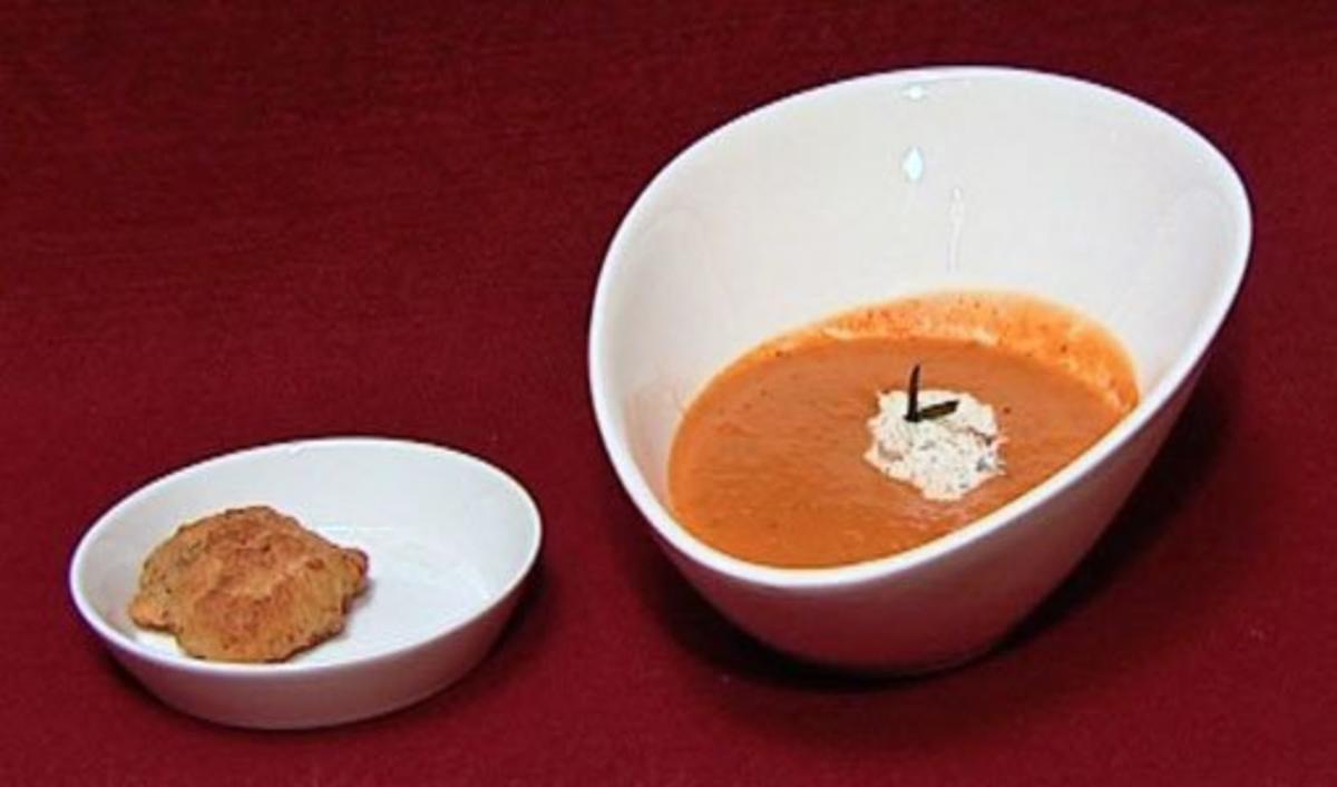Tomaten-Mango-Suppe mit Zitronenthymian-Sahne und Brötchen à la Sina (Miriam Pede) - Rezept