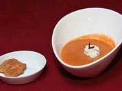 Rezept: Tomaten-Mango-Suppe mit Zitronenthymian-Sahne und Brötchen à la Sina (Miriam Pede) Tomaten-Mango-Suppe mit Zitronenthymian-Sahne und Brötchen à la Sina (Miriam Pede) - Rezept
