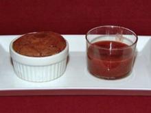 Halbflüssiger Schokokuchen mit Erdbeeren und Vanilleeis (Miriam Pede) - Rezept