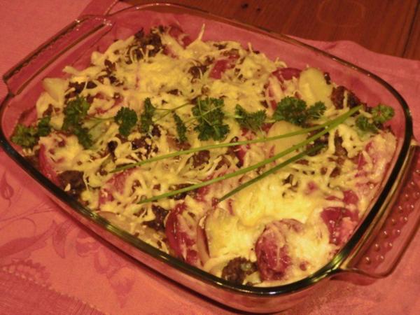 Kartoffel Auflauf mit Hack und Tomaten - einfach - 111 kcal/100g