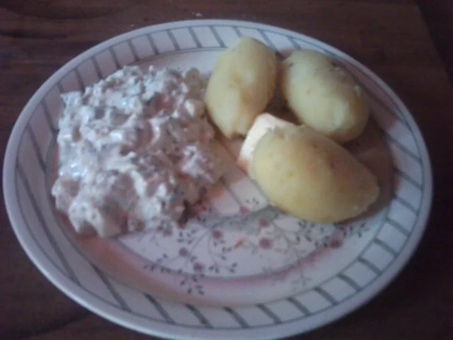 Rezept: Matjessalat a´la Jörg mit Anabelle ( die ersten neuen Kartoffeln aus Zypern ) Matjessalat a´la Jörg mit Anabelle ( die ersten neuen Kartoffeln aus Zypern ) - Rezept