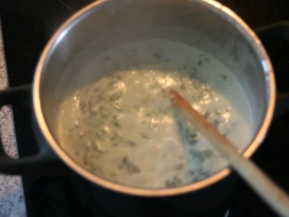 Tortellini mit Spinat-Gorgonzola-Sauce - Rezept - Bild Nr. 2