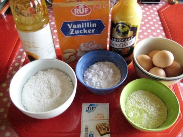 Rezept: Feiner Eierlikör - Kuchen Bild Nr. 2 Feiner Eierlikör - Kuchen - Rezept - Bild Nr. 2