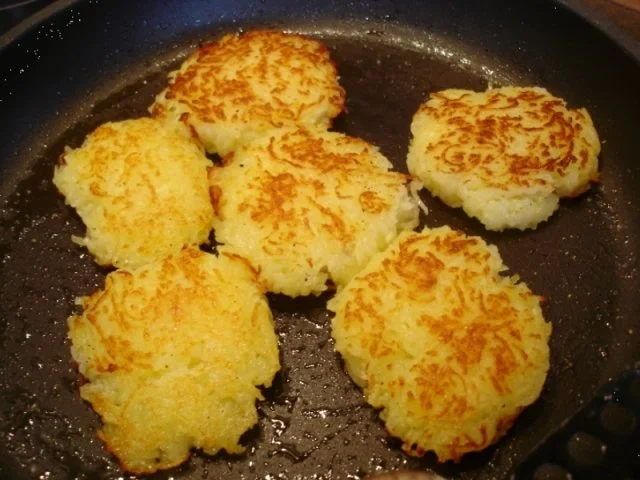 Rezept: Forellenfilet mit Reibekuchen und Dips Bild Nr. 5 Forellenfilet mit Reibekuchen und Dips - Rezept - Bild Nr. 5