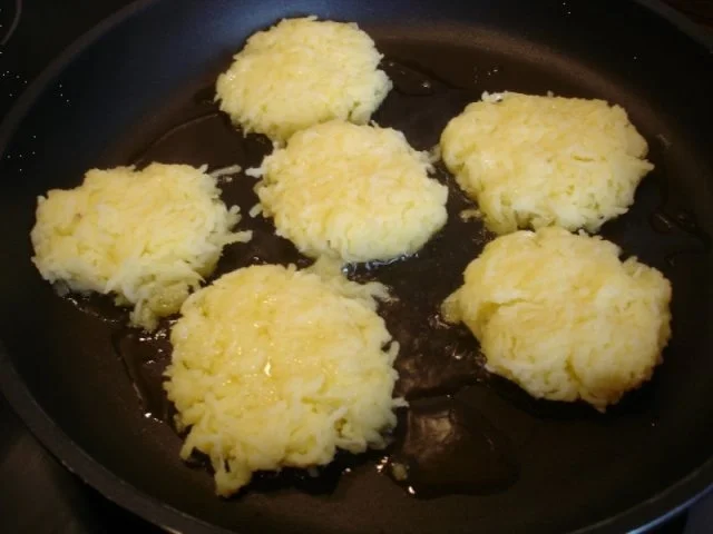 Rezept: Forellenfilet mit Reibekuchen und Dips Bild Nr. 3 Forellenfilet mit Reibekuchen und Dips - Rezept - Bild Nr. 3