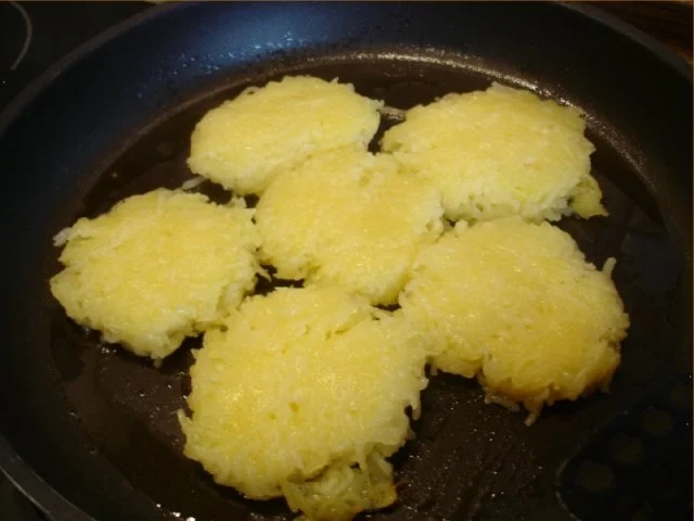 Rezept: Forellenfilet mit Reibekuchen und Dips Bild Nr. 4 Forellenfilet mit Reibekuchen und Dips - Rezept - Bild Nr. 4