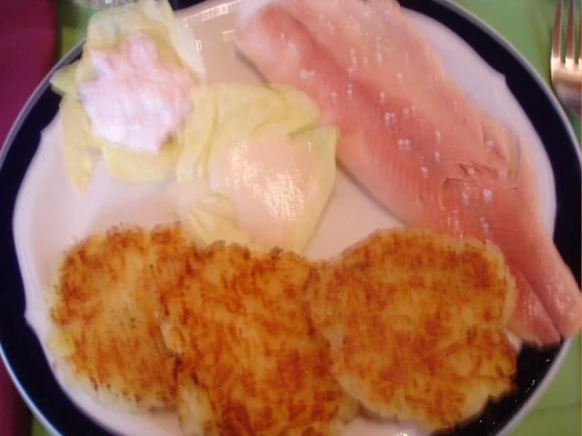 Rezept: Forellenfilet mit Reibekuchen und Dips Bild Nr. 7 Forellenfilet mit Reibekuchen und Dips - Rezept - Bild Nr. 7