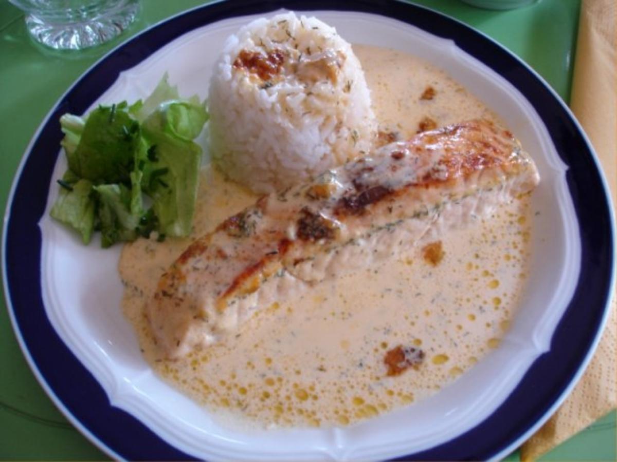 Lachs-Sahne Gratin mit Reis und Salat - Rezept - kochbar.de