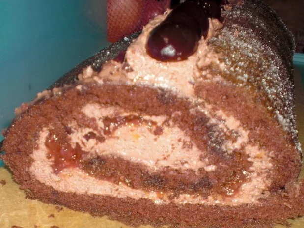 Schokoladenbisquitrolle - Rezept - Bild Nr. 2