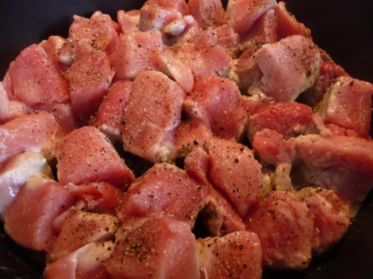 Küchenfee - Rezepte : Gedämpfte Kartoffeln und Broccoli mit Zwiebelgulasch vom Schwein - Rezept - Bild Nr. 3