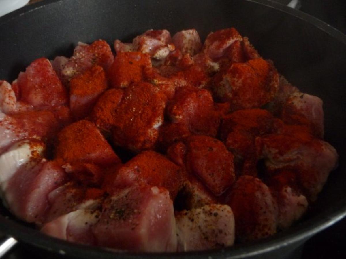 Küchenfee - Rezepte : Gedämpfte Kartoffeln und Broccoli mit Zwiebelgulasch vom Schwein - Rezept - Bild Nr. 4