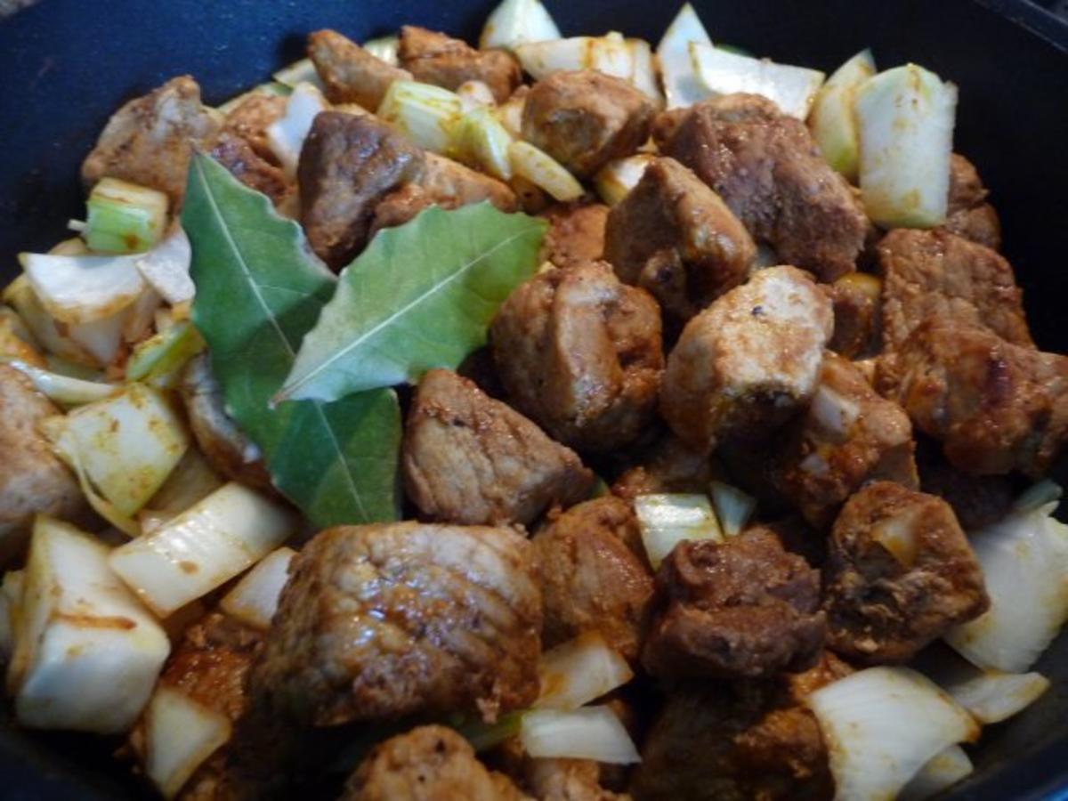 Küchenfee - Rezepte : Gedämpfte Kartoffeln und Broccoli mit Zwiebelgulasch vom Schwein - Rezept - Bild Nr. 5