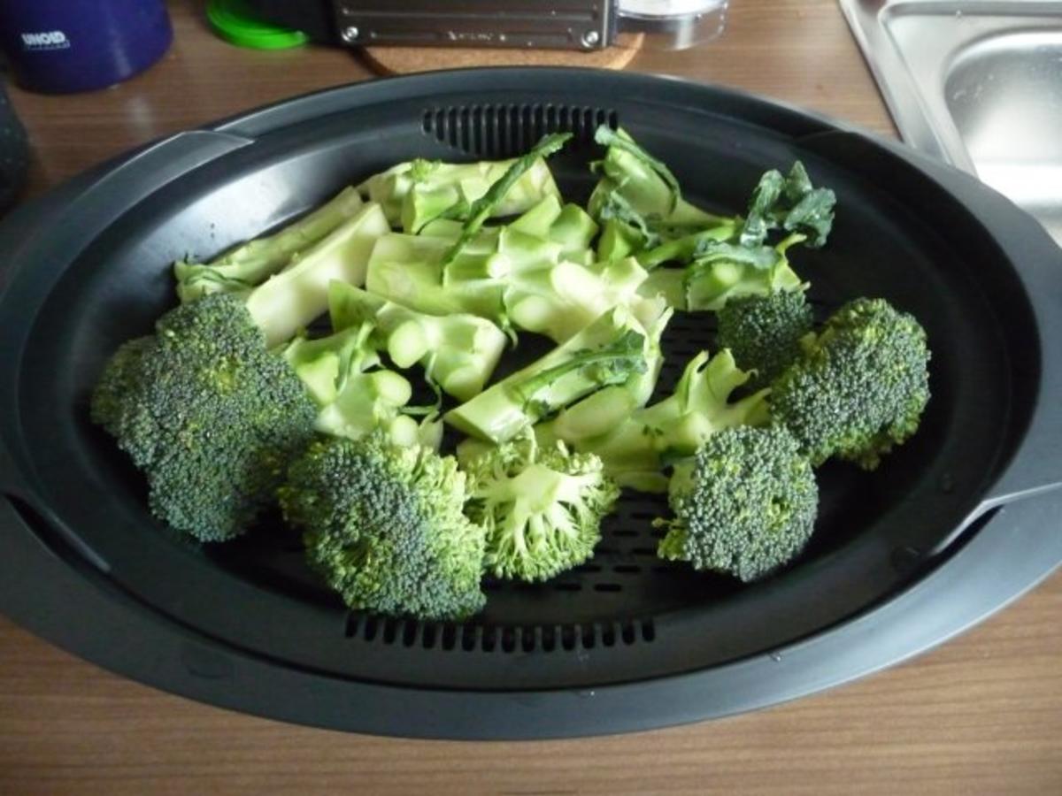 Küchenfee - Rezepte : Gedämpfte Kartoffeln und Broccoli mit Zwiebelgulasch vom Schwein - Rezept - Bild Nr. 7