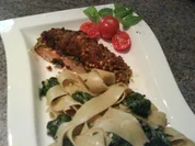 Lachs mit Sauerampfer-Erdnusskruste - Rezept