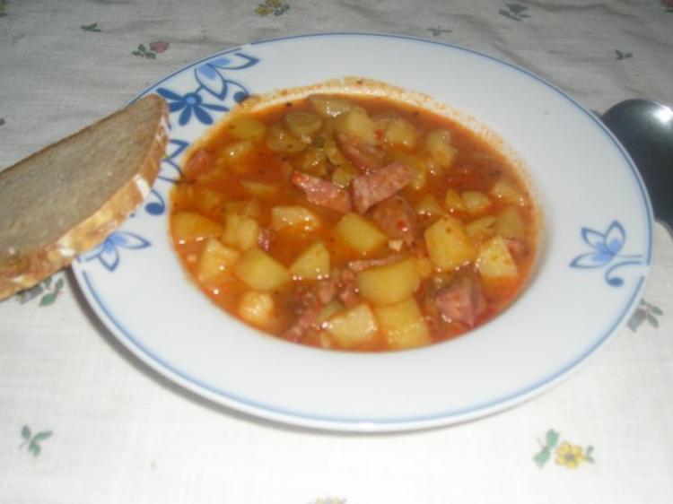 Wurstgulasch mit Kartoffeln und Polnische - ungefähr war ein Rest habs ...