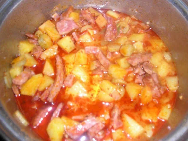 Rezept: Wurstgulasch Bild Nr. 3 Wurstgulasch - Rezept - Bild Nr. 3