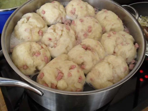 Hefeknöpfla mit Röstzwiebeln - Rezept - Bild Nr. 8