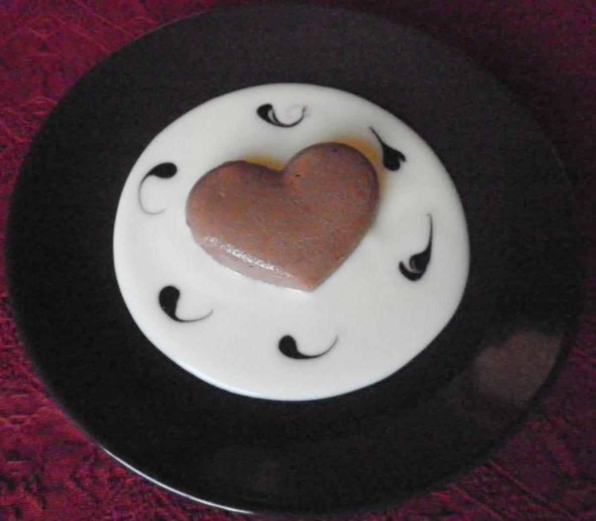 Schokoladenpudding auf weißer Schokoladensoße - Rezept - Bild Nr. 3