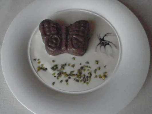 Schokoladenpudding auf weißer Schokoladensoße - Rezept - Bild Nr. 4