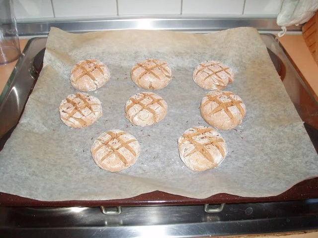 Rezept: Bier-Kümmel-Semmeln Bild Nr. 3 Bier-Kümmel-Semmeln - Rezept - Bild Nr. 3