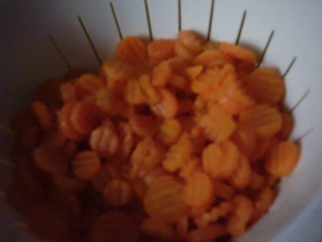 Schweinefleisch mit gefüllten Salzkartoffeln,Gemüserahmsoße,Buttermöhren und Bohnen im Spe - Rezept - Bild Nr. 4