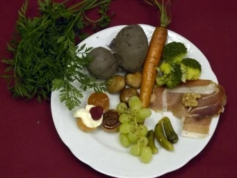 Fromagerie-Trilogy an rotem Erdapfel und Herbstgemüse mit Mandarine-Senf-Chutney (Charlotte Karlinder) - Rezept - Bild Nr. 9