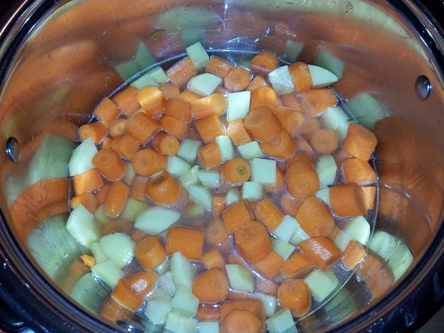 Rezept: Möhrensuppe mit Mango und Ingwer Bild Nr. 2 Möhrensuppe mit Mango und Ingwer - Rezept - Bild Nr. 2