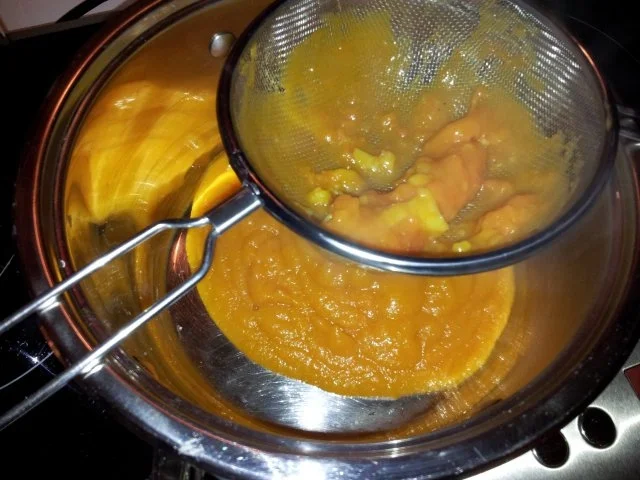 Rezept: Möhrensuppe mit Mango und Ingwer Bild Nr. 4 Möhrensuppe mit Mango und Ingwer - Rezept - Bild Nr. 4