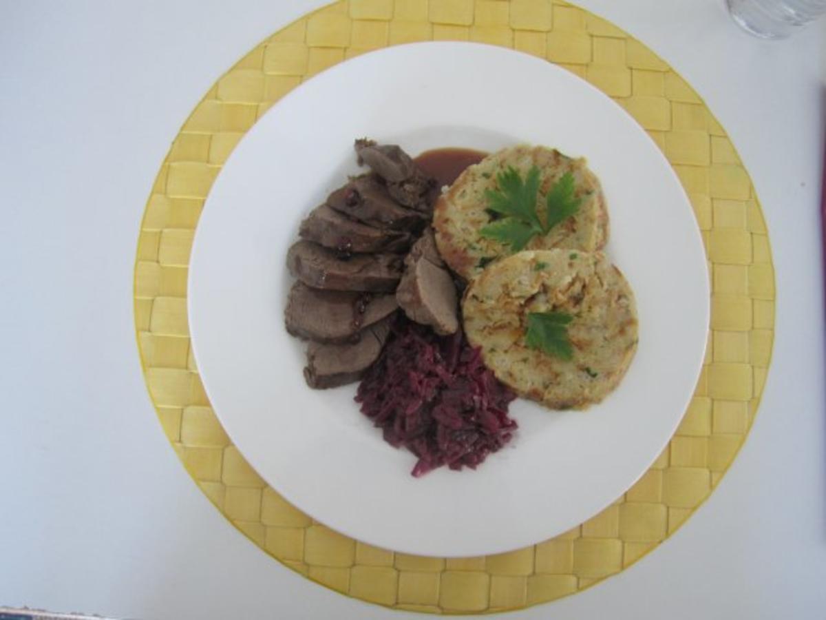 Rehrücken mit Blaukraut und Serviettenknödel - Rezept - Bild Nr. 4