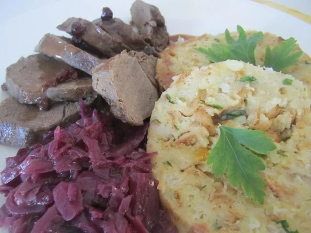 Rehrücken mit Blaukraut und Serviettenknödel - Rezept - Bild Nr. 5