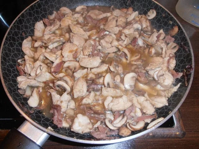 Rezept: Hähnchenpfanne Prosciutto Funghi Bild Nr. 6 Hähnchenpfanne Prosciutto Funghi - Rezept - Bild Nr. 6