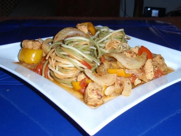 Puten-Paprika-Fenchel-Pfanne mit Spaghetti - Rezept