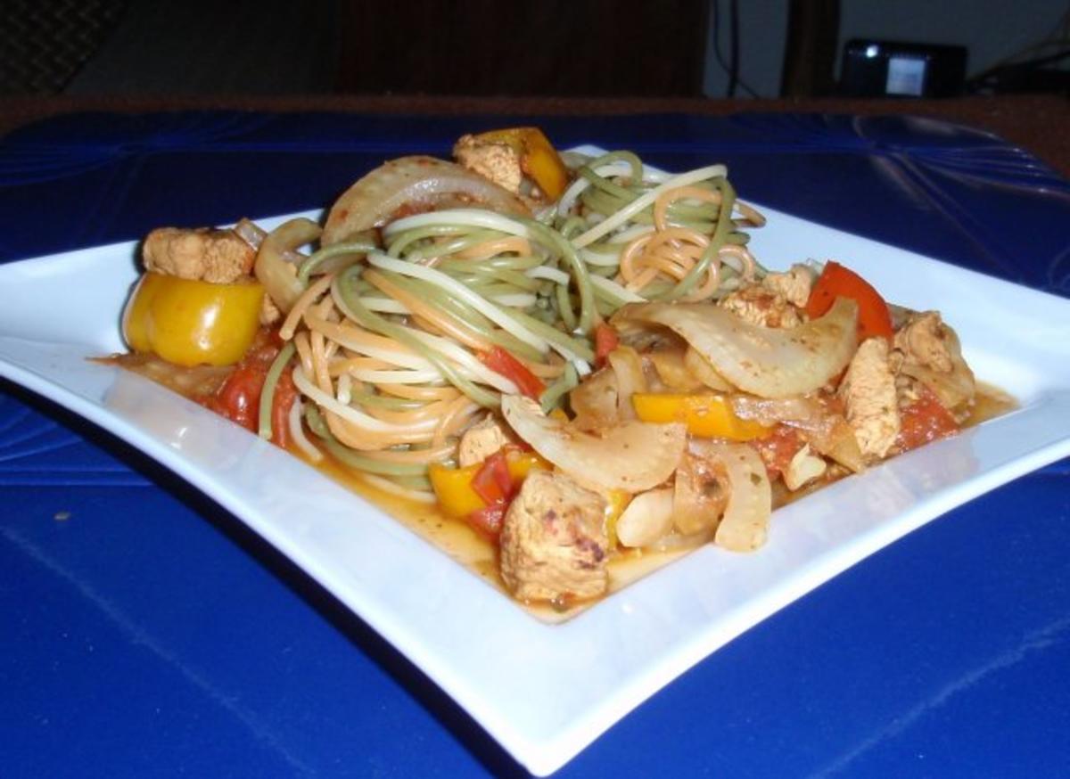 Bilder für Puten-Paprika-Fenchel-Pfanne mit Spaghetti - Rezept