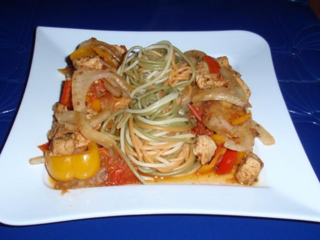 Puten-Paprika-Fenchel-Pfanne mit Spaghetti - Rezept - kochbar.de