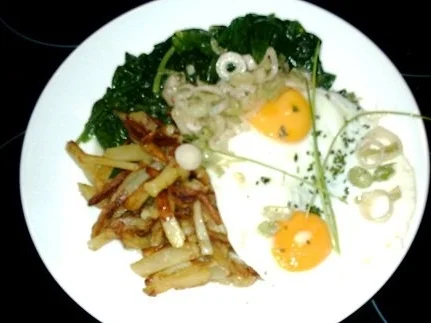 Rezept: Striemchen-Kartoffeln mit Spiegeleier u. frischem Spinat Striemchen-Kartoffeln mit Spiegeleier u. frischem Spinat - Rezept