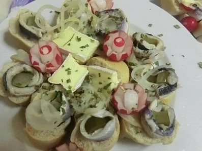 Rezept: Rollmops-Häppchen - nicht nur gegen Kater Rollmops-Häppchen - nicht nur gegen Kater - Rezept